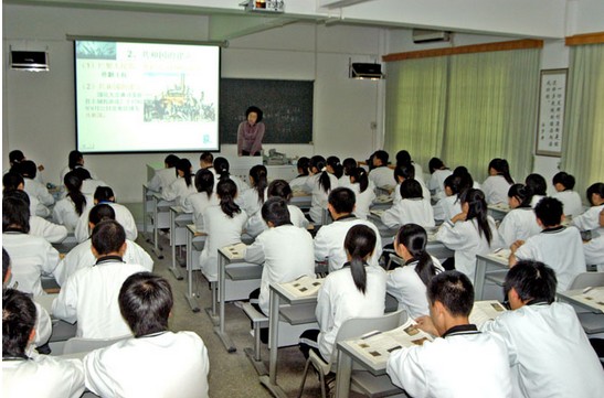 濟(jì)南中學(xué)數(shù)字化教室